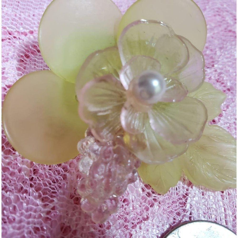 Vintage Lucite Costume Jewelry Pin - Picture 2 of 4